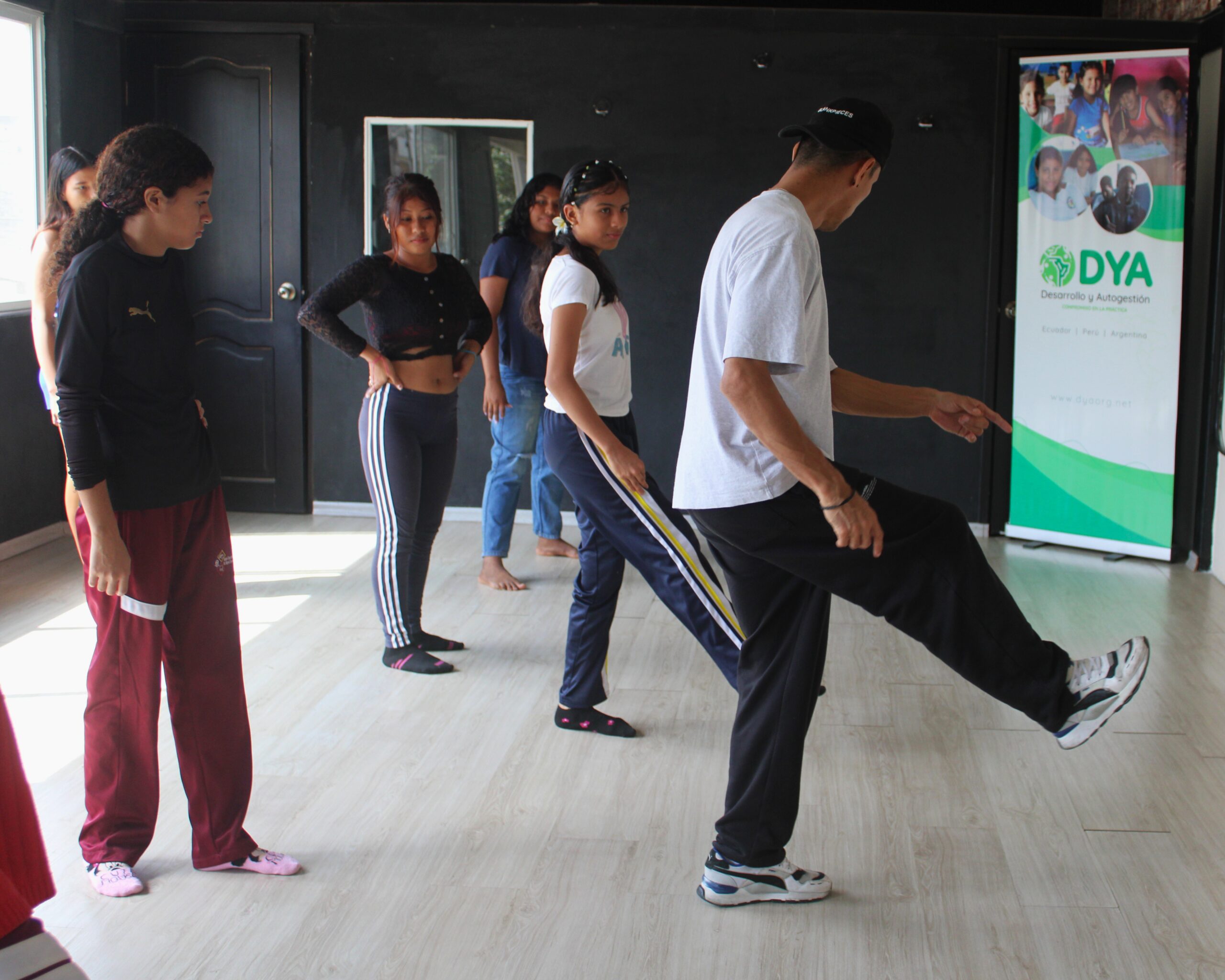 Desarrollo Integral de Adolescentes en Monte Sinaí — 1