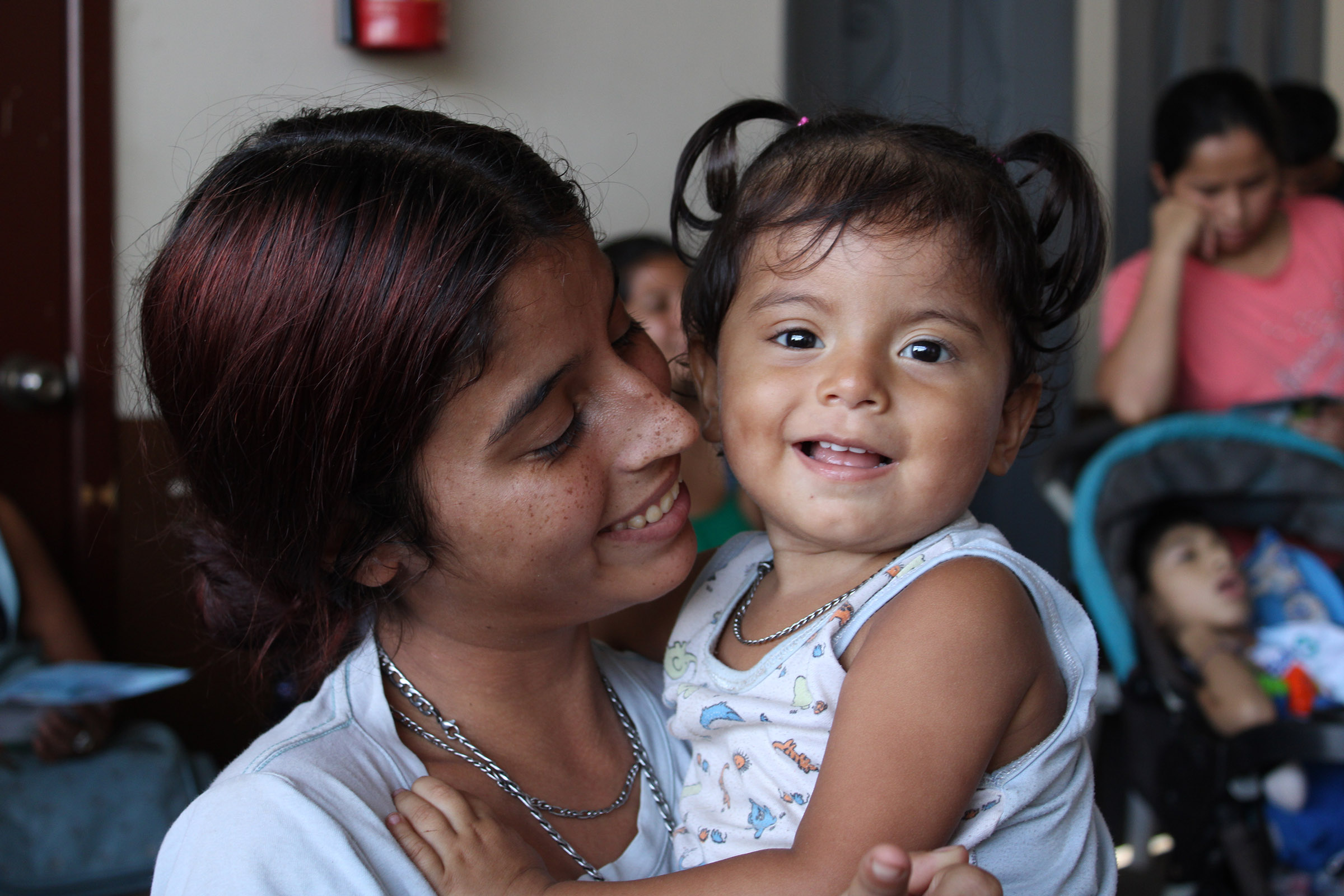 Madre e hija beneficiarias de DYA